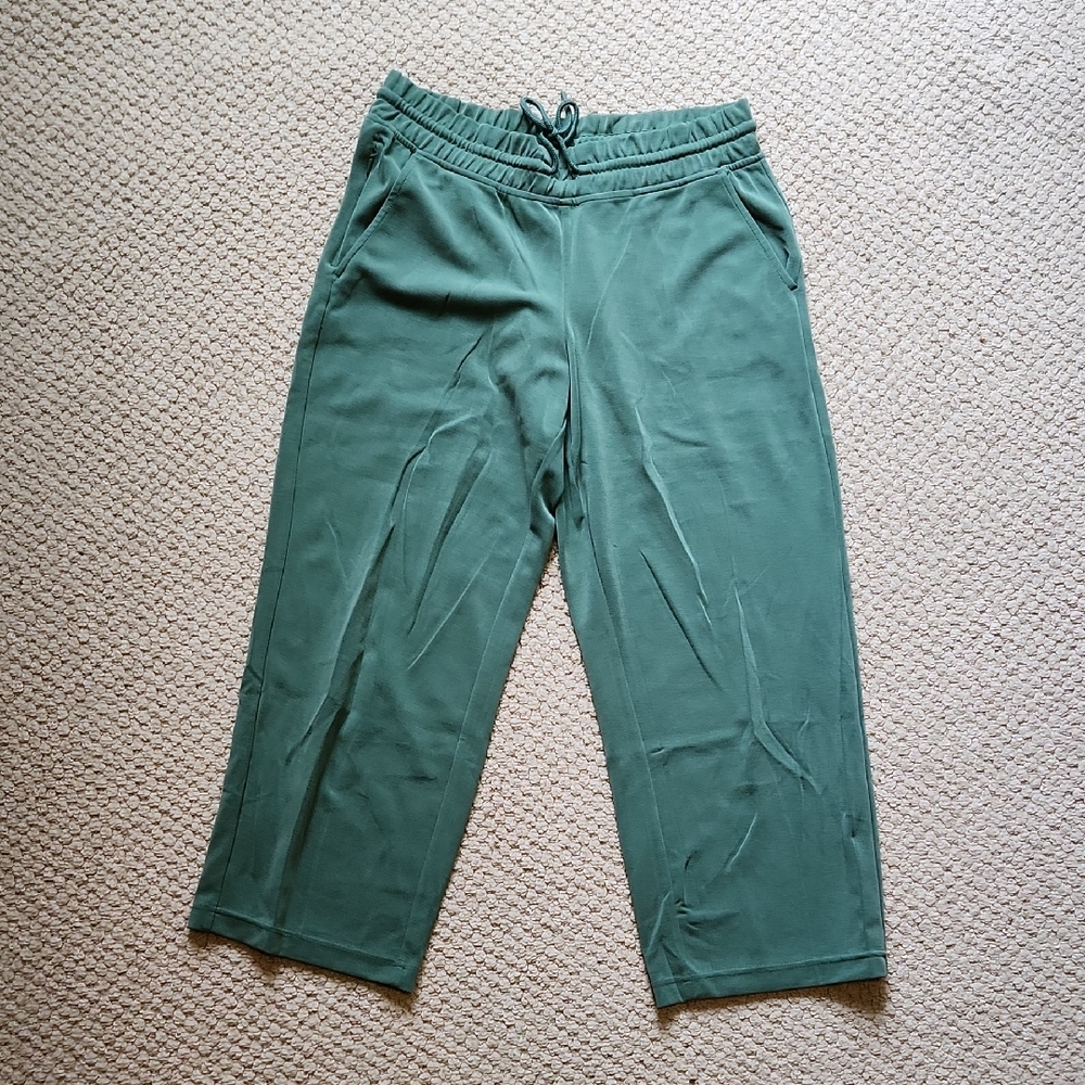 Green Cropped Pants